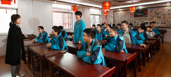 山阳 分类教学，因材施教，采取“一类一方案、一人一目标”的教学方法