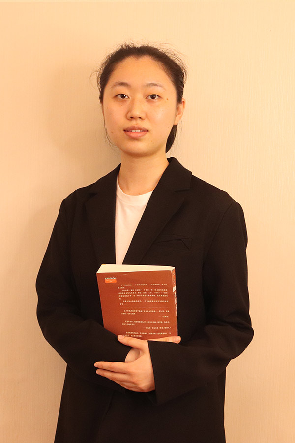 山阳梁艺 本科学历，优秀班主任