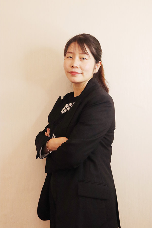 山阳吕瑶 本科学历,毕业于陕西师范大学