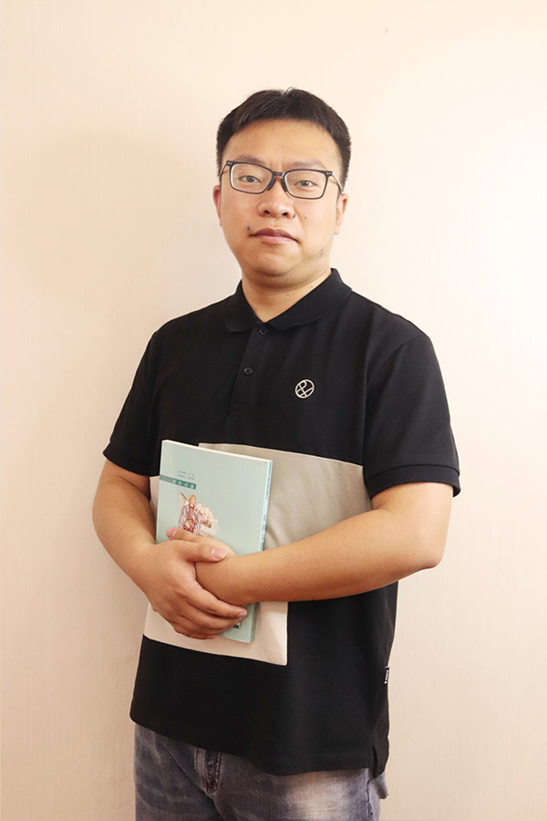 山阳杨斌 本科学历，毕业于西安航空学院