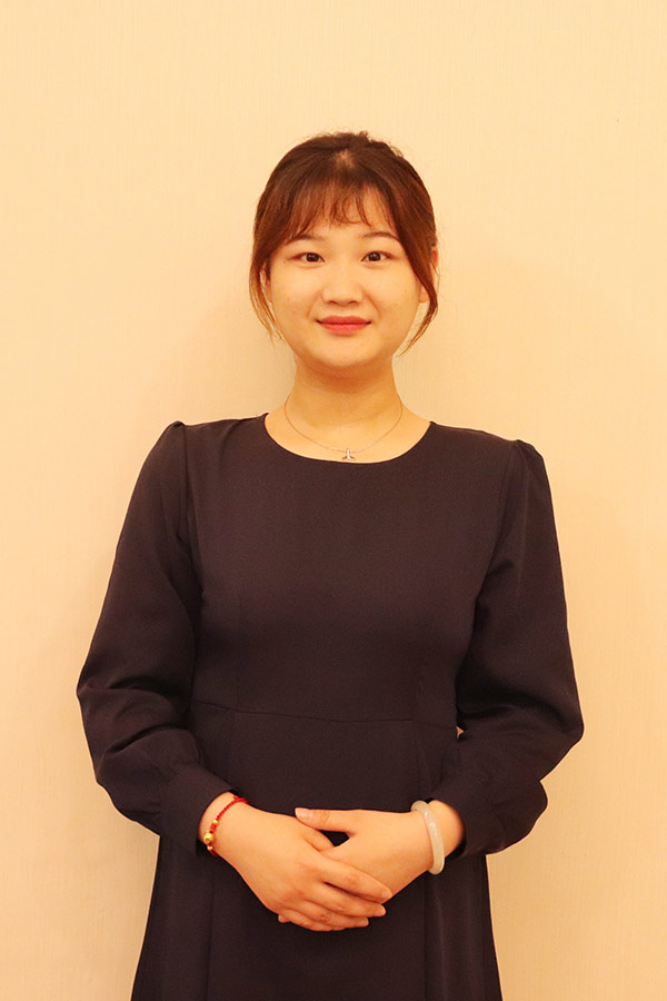 山阳文哲 本科学历，优秀班主任